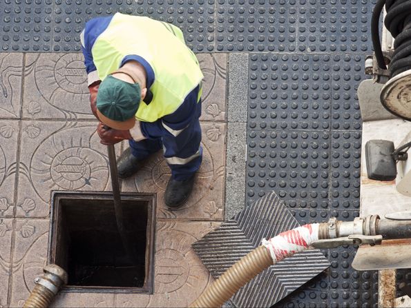 manhole installation 